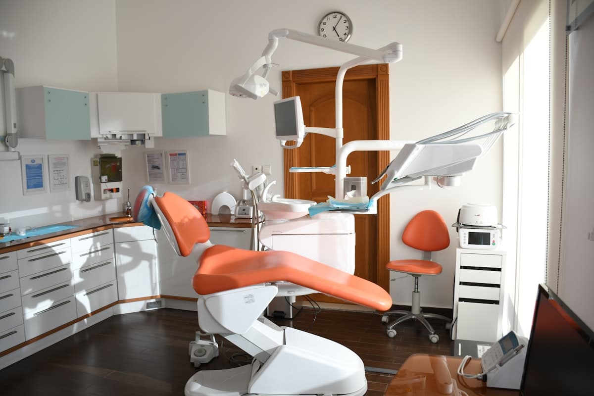 ብሬስ ማሰር እና አላይነር (Braces & Clear Aligners)